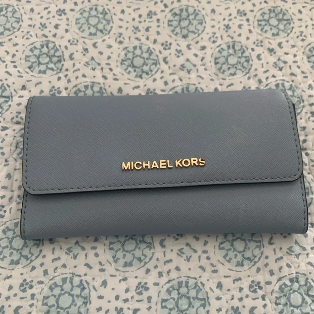 Michael Kors wallet blue ☘️HP - Picture 1 of 6